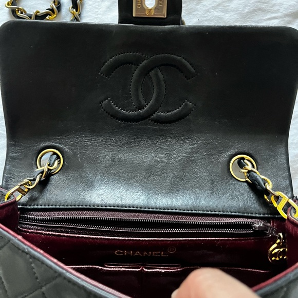 Vintager Chanel mini lamb skin square bag - Picture 4 of 5